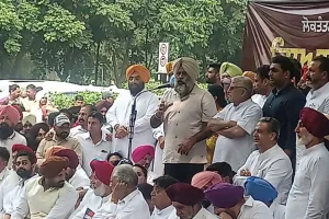 पंजाब कांग्रेस का चंडीगढ़ में प्रदर्शन, मुख्य चुनाव आयुक्त ज्ञानेश कुमार को हटाने और एफआईआर दर्ज करने की उठाई मांग