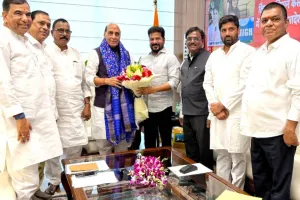 तेलंगाना सीएम रेवंत रेड्डी ने की राजनाथ सिंह से मुलाकात, डिफेंस एक्सपो-2026 का दिया निमंत्रण