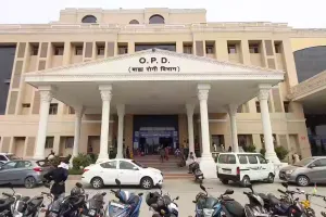 आर यू एच एस अस्पताल : 24 घंटे जांच सुविधा, लेकिन अप्रूवल के नियम ने बढ़ाई मरीजों की परेशानी