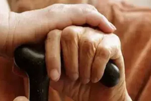 परिवार और समाज की गरिमा हैं बुजुर्ग