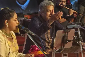 'ओ रब्बा, कोई तो बताए प्यार होता है क्या...जैसे सदाबहार नगमों ने ताजा की पुरानी यादें, देर रात तक जमे रहे श्रोता