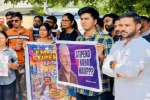 विदेश से पढ़कर आए डॉक्टर : 23 दिन हुआ धरना, 12 दिन से भूख हड़ताल, स्टाइपेंड की मांग अधूरी 