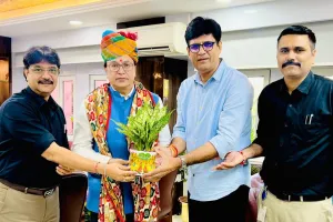 एसबीआई के डीएमडी चंद्रशेखर शर्मा का राजस्थानी परंपरा से अभिनंदन, एसबीआईओए जयपुर सर्किल के पदाधिकारियों ने साफा पहनाकर और शॉल ओढ़ाकर किया स्वागत