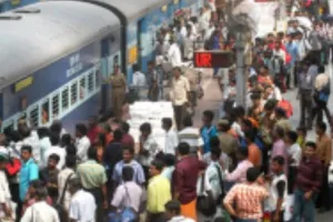 त्योहारों पर चरमराती परिवहन व्यवस्था, सुरक्षित सफर का इंतजार