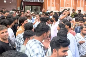 त्योहारी सीजन में वन-वे का विरोध : जयपुर के परकोटे में सड़कों पर उतरे 400 से अधिक व्यापारी, बाजार बंद