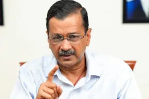 सीजेपी नेताओं की विमान से हिरासत पर केजरीवाल का केन्द्र पर वार : यह आपतकाल से भी बदतर,   लोकतंत्र को कुचल रही सरकार