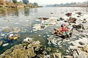 चंबल नदी में आया प्रदूषण का उफान, अपशिष्ट पदार्थों व प्रतिमा विसर्जन से पानी हुआ प्रदूषित