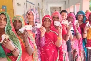 राजस्थान पंचायत चुनाव का दूसरा चरण : गांवों की सरकार चुनने निकले मतदाता, 5 समितियों में मतदान से तय होगी सियासी तस्वीर