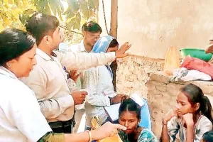 असर खबर का : तीसरे दिन भी शंभुपुरा में मेडिकल कैम्प, लोगों को मिला इलाज