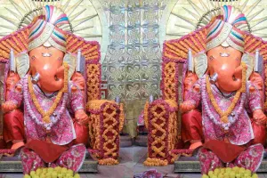 नवरात्र में मोती डूंगरी गणेश मंदिर में उमड़ी भक्तों की भीड़, नई-नई गाड़ियों में सवार होकर पहुंच रहे श्रद्धालु