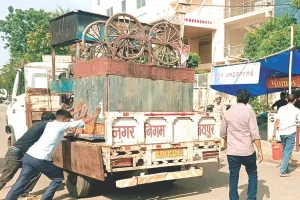 अतिक्रमण पर निगम की सख्ती : 10 कैंटर सामान जब्त, 76 हजार 500 रुपए कैरिंग चार्ज वसूला