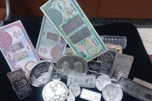 लक्ष्मी-गणेश सिक्कों और छोटे ग्राम नोटों से गुलजार सर्राफा बाजार, पहली बार लिफाफे सहित लॉन्च
