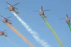 आसमान में गूंजा वायुसेना का पराक्रम, नौ हॉक विमानों ने तिरंगे सहित कई फॉर्मेशन बनाकर दिखाई उड़ान की सटीकता