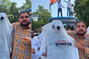 भूत का रूप धारण कर युवा कांग्रेस का प्रदर्शन, ज्ञानेश कुमार के इस्तीफे की मांग