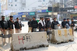 पाकिस्तान में सियासी भूचाल: इमरान खान के गढ़ खैबर पख्तूनख्वा में आपातकाल, 270 से ज्यादा पीटीआई नेता हिरासत में