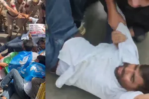 एनएसयूआई का जंतर-मंतर मार्च: विनोद जाखड़ समेत सैकड़ों कार्यकर्ता हिरासत में, मतदाता सूची से जुड़े सवालों पर ECI से मांगा जवाब