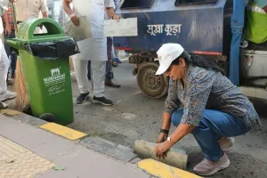 दिल्ली सीएम रेखा गुप्ता ने किया श्रमदान, बोलीं- स्वच्छता एक दिन का अभियान नहीं, रोज की जिम्मेदारी बनाएं