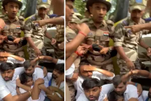 ‘वोट चोरी’ के आरोपों पर NSUI का अनोखा प्रदर्शन, कार्यकर्ता बने ‘जीवित लाश’, CEC ज्ञानेश कुमार के इस्तीफे की मांग