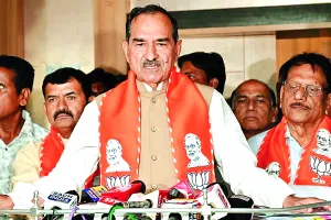भाजपा प्रदेशाध्यक्ष ने राहुल गांधी और कांग्रेस सांसद के आचरण पर गहलोत से मांगा जवाब, कहा- सार्वजनिक जीवन में शालीनता जरूरी