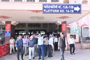 त्योहारों पर जयपुर स्टेशन में भीड़ प्रबंधन की तैयारी, जीएम ने परखी व्यवस्थाएं