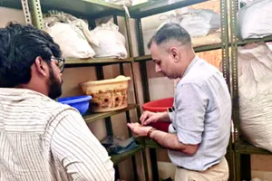 सेहत से कर रहे थे खिलवाड़, 315 किलो खराब बादाम नष्ट
