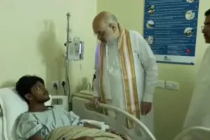 अमित शाह ने चोरबागान भगदड़ के पीड़ितों से मिलकर जाना हाल, पूजा पंडालों का दौरा किया रद्द