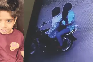 दिनदहाड़े 6 साल के बच्चे का अपहरण: तीन महीने पहले मां हुई थी लापता, अब बेटे के अपहरण से परिवार में हड़कंप ; थाने पर प्रदर्शन