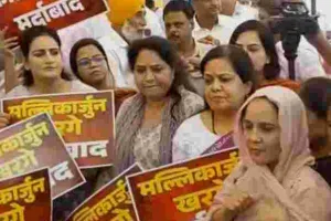 खड़गे की टिप्पणी के विरोध में जयपुर में भाजपा का प्रदर्शन, कांग्रेस कार्यालय कूच से पहले पुलिस ने रोका 