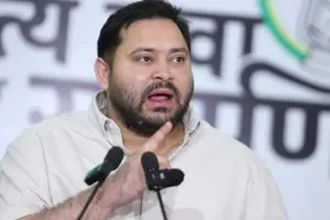 ‘ज्ञानेश कुमार हटाओ, लोकतंत्र बचाओ’ के नारों से गूंजा विरोध मार्च, इंडिया गठबंधन ने चुनाव आयोग के खिलाफ खोला मोर्चा