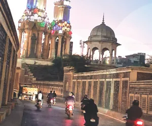 असर खबर का - रोशनी से जगमगाया टावर ऑफ लिबर्टी, केडीए ने सही करवाई लाइटें