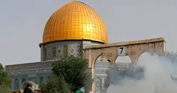 Violence in Al-Aqsa Mosque for the second day