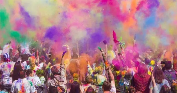 तेलंगाना में होली धूमधाम और सांप्रदायिक सौहार्द के साथ मनाई गई