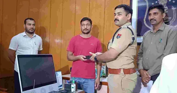 साइबर अपराधियों के खिलाफ जयपुर पुलिस की बड़ी कार्रवाई, 215 मोबाइल बरामद और पांच आरोपी गिरफ्तार