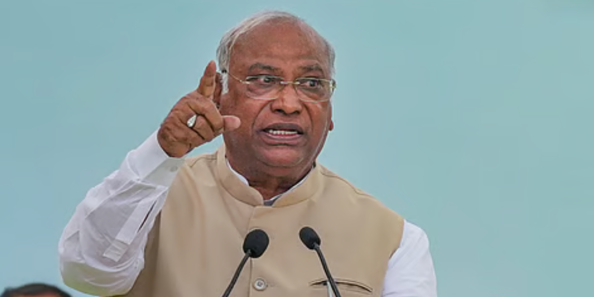 खरगे का केंद्र पर बड़ा हमला, बोले- हर 68 सेकंड में सोशल मीडिया ब्लॉक करने का आदेश, लोकतांत्रिक अधिकारों पर हमला