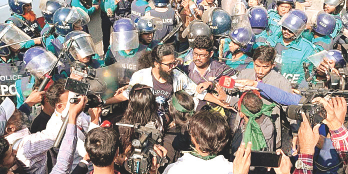 https://dainiknavajyoti.com/media/2025-12/bangladesh-protest.png