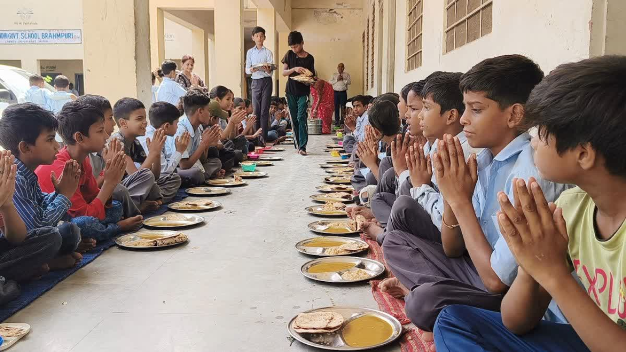 राजस्थान के सरकारी स्कूलों में नया मिड-डे मील मेन्यू लागू; छात्रों को मिलेगा मौसमी फल