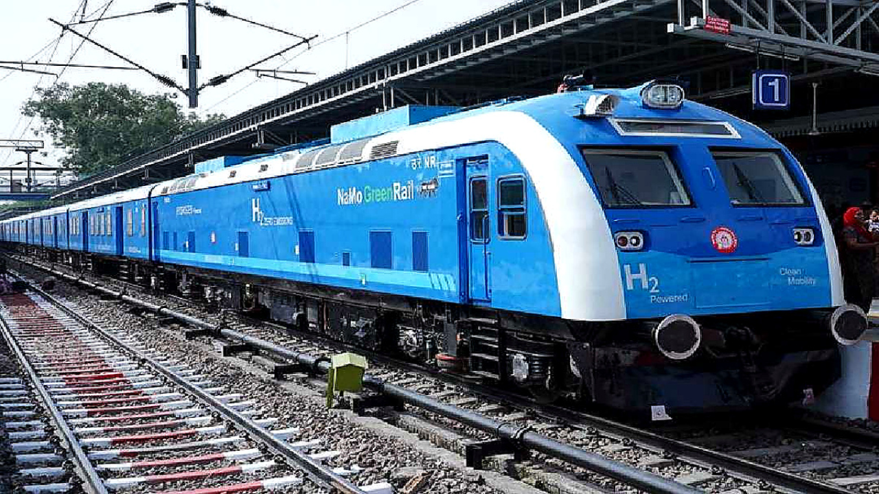 https://dainiknavajyoti.com/media/2026-07/hydrozn-train.png