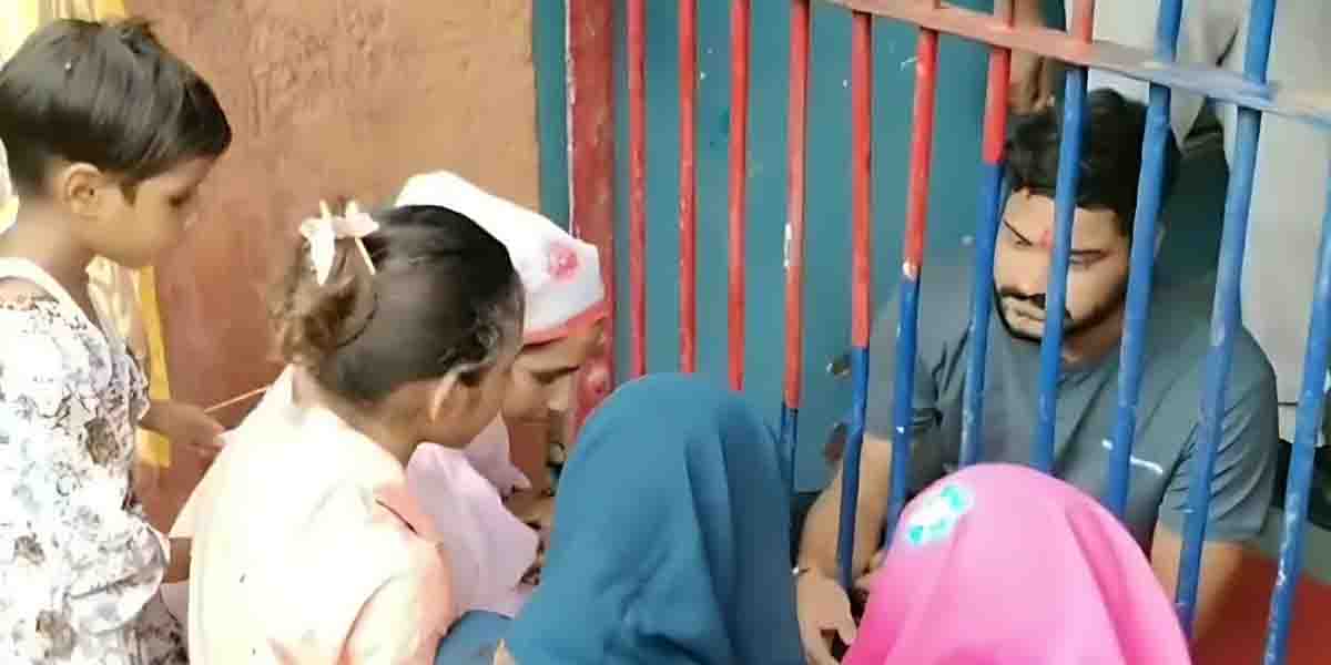 केंद्रीय जेल में बहनों ने बांधी भाइयों की कलाई पर राखी, गलत रास्ते से दूर रहने की दी नसीहत