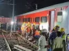 महाराष्ट्र में पटरी से उतरी यात्री ट्रेन