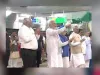 मोदी ने वंदे भारत एक्स्प्रेस का हरी झंडी दिखाकर किया शुभारंभ, कोच में व्यवस्था के बारे में की पूछताछ 
