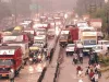 दिल्ली में बारिश से हाईवे जाम, स्कूल बंद करने के आदेश 