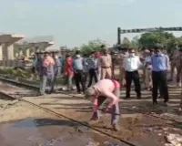 उत्तर प्रदेश: शाहजहांपुर में भीषण हादसा, क्रॉसिंग पर ट्रेन ने कई वाहनों को मारी टक्कर, 5 की मौत