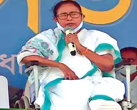 ममता बनर्जी ने गैर भाजपा नेताओं को लिखा पत्र, कहा- लोकतंत्र को बचाने के लिए मिलकर लड़ने का वक्त