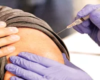 सत्तर फीसदी वैक्सीनेशन के बिना लॉकडाउन देश पर दोहरी मार