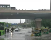 दिल्ली में मानसून ने दी दस्तक: 1 घंटे की बारिश से कई जगह जलभराव और ट्रैफिक जाम, गर्मी से मिली राहत