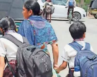 बच्चों पर भारी पड़ता बस्ते का बोझ