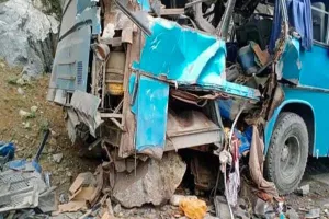 पाकिस्तान में आतंकी हमला: चीनी इंजीनियर्स और कर्मचारियों को ले जा रही बस में विस्फोट, 10 की मौत
