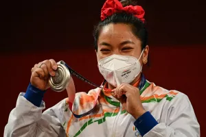 टोक्यो ओलंपिक: गोल्ड में बदल सकता है मीराबाई चानू का सिल्वर मेडल, चीनी एथलीट होउ पर डोपिंग का शक