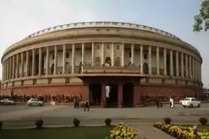 संसद का मानसून सत्र: सदन में विपक्षी दलों का हंगामा, लोकसभा-राज्यसभा की कार्यवाही सोमवार तक स्थगित