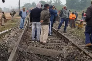 भारत बंद को सफल बनाने के लिए नक्सलियों ने रेलवे ट्रैक को बनाया निशाना